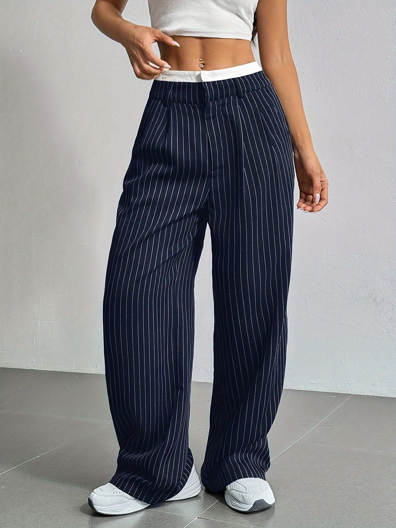 Striped high-waist straight trousers with pockets