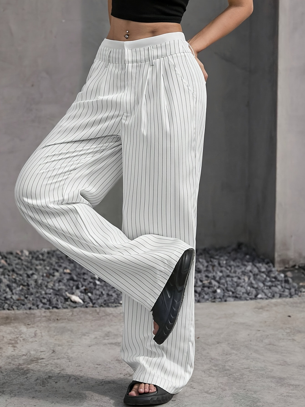 Striped high-waist straight trousers with pockets