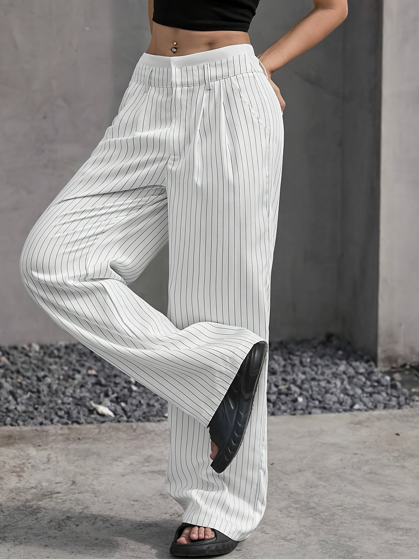 Striped high-waist straight trousers with pockets
